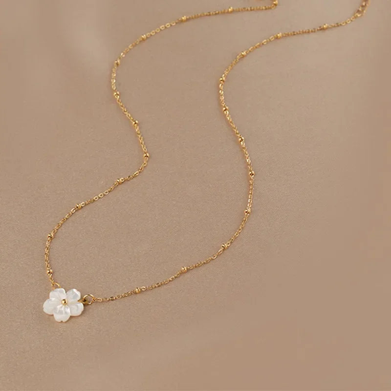 White Shell Flower Pendant Necklace