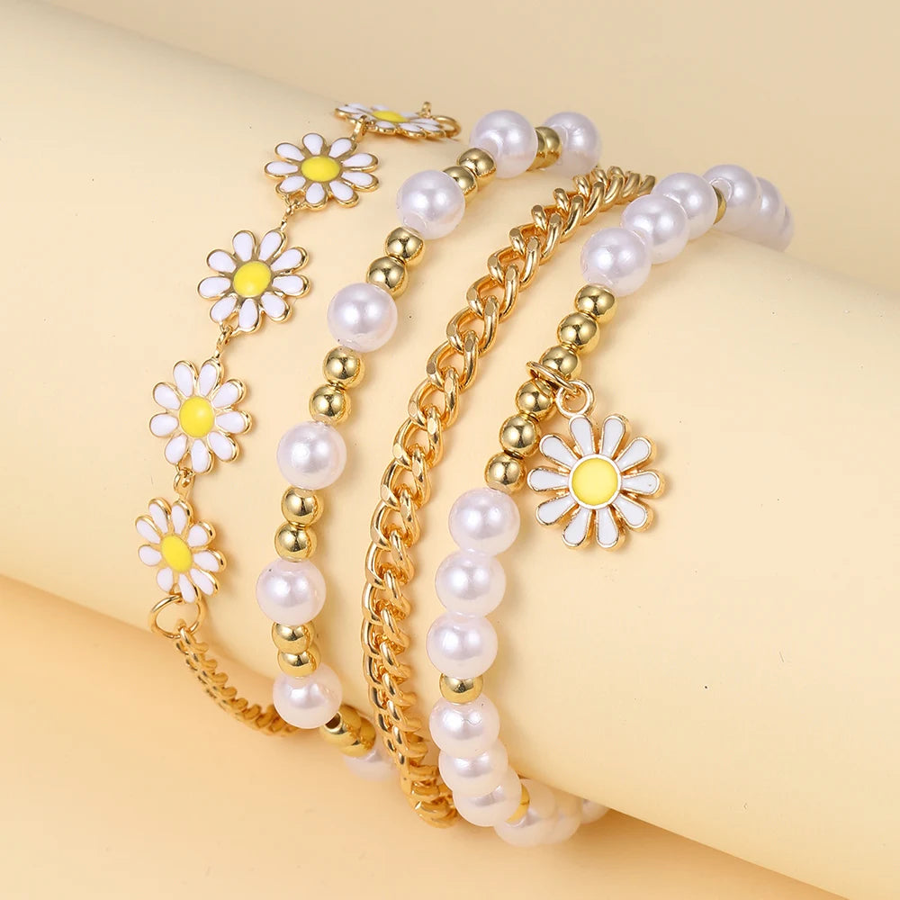 Vintage Daisy Flower Pendant Faux Pearl Bracelet